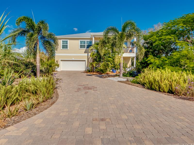 Single Family Home, 2 Vacant Lots : Saint James City : Lee County : Florida