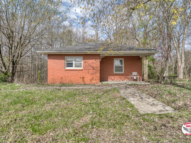 Home & 4.93+/- Acres : Gainesboro : Jackson County : Tennessee