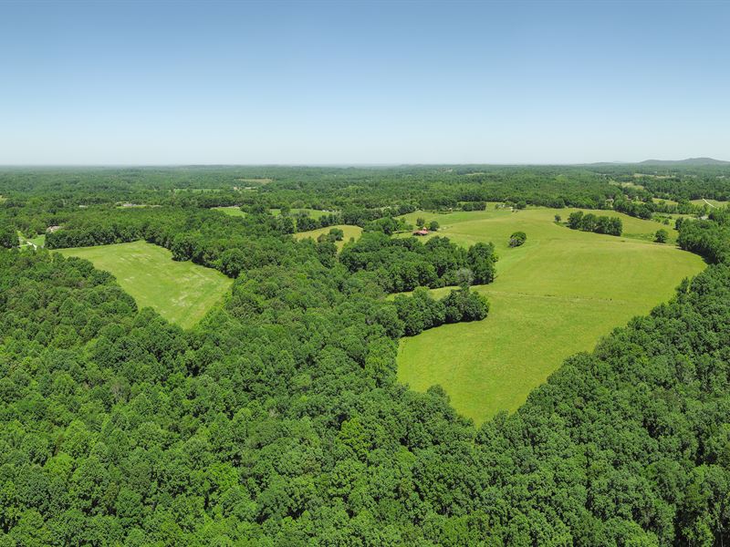145+/- Acres, Farm, Barns : Hilham : Overton County : Tennessee