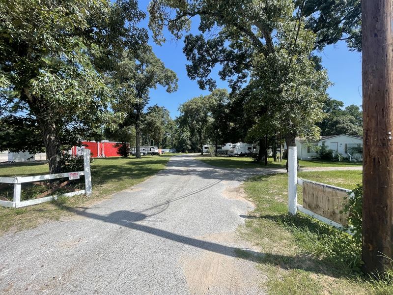 Income Producing, Redevelopment Opp : Magnolia : Montgomery County : Texas