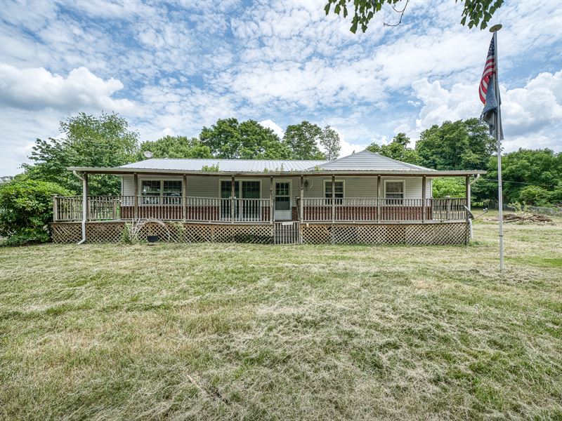Home & Large Lot, Support Buildings : Jamestown : Fentress County : Tennessee