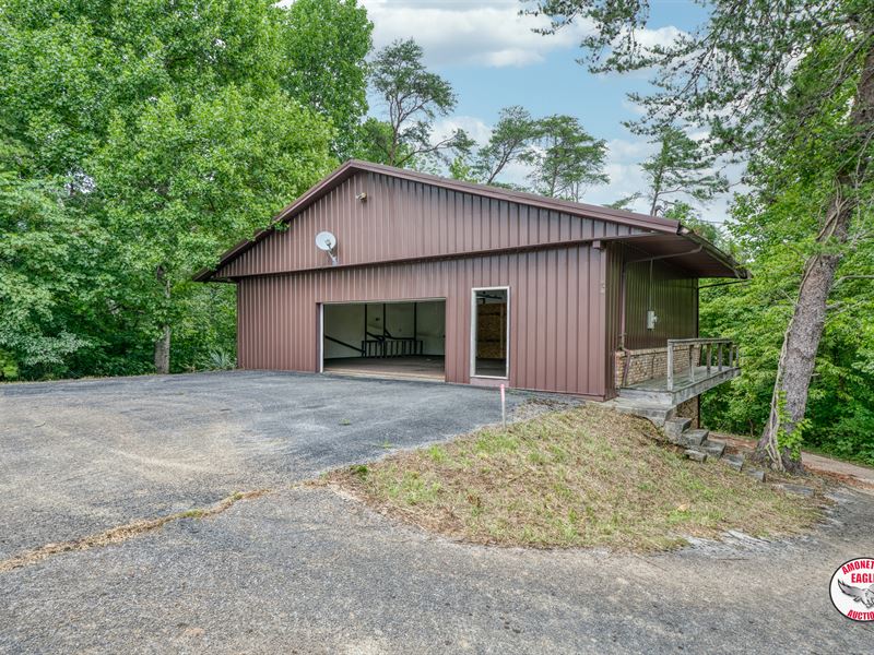 Hanger Home with Additional Lots : Albany : Clinton County : Kentucky
