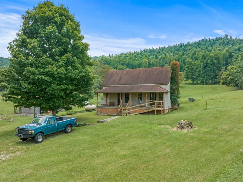 Home, 12.75+/- Acres, Barn : Livingston : Overton County : Tennessee