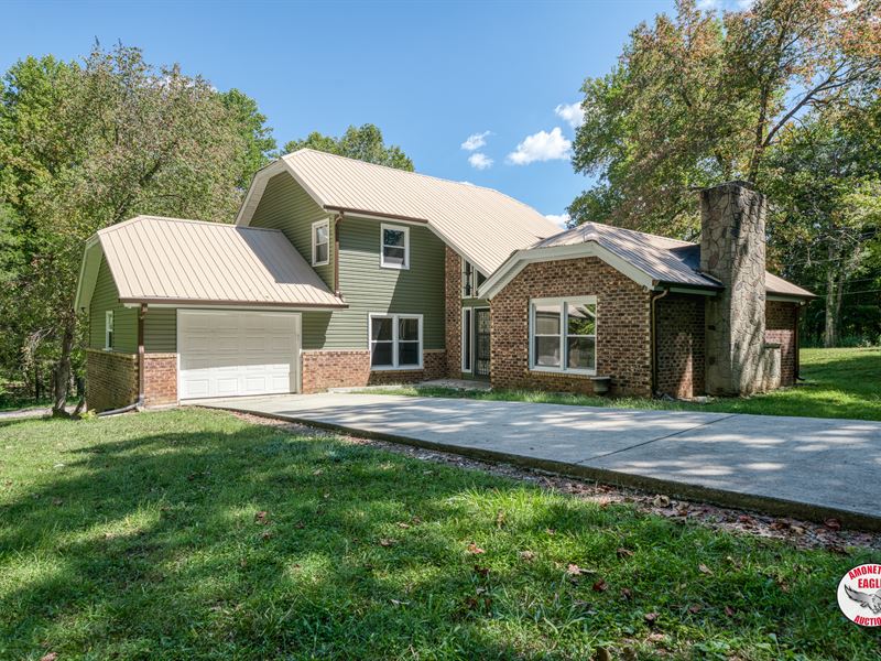 Home & 1.79+/- Acres : Cookeville : Putnam County : Tennessee