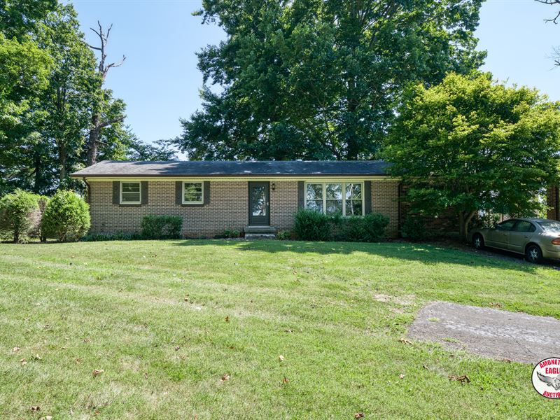 Brick Home & 1.27 Acres : Moss : Clay County : Tennessee
