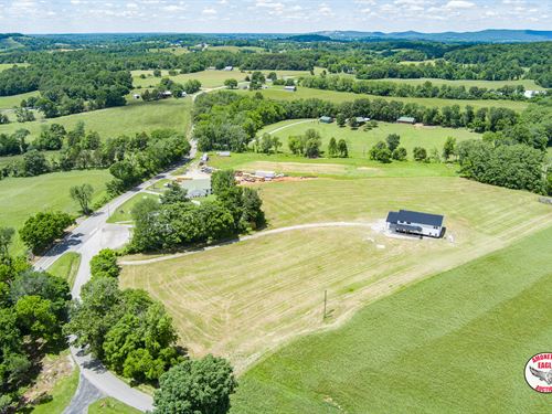 Barndo and 7.52+/- Acres : Pall Mall : Pickett County : Tennessee