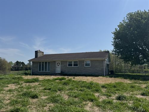 Home and Garage on 3.66 Acres : Monroe : Overton County : Tennessee