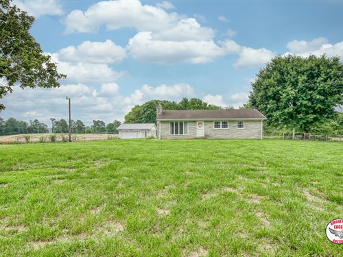Home and Garage on 3.66 Acres : Monroe : Overton County : Tennessee