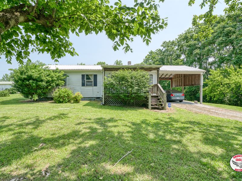 Home, Barn, 2.97+/- Acres : Celina : Clay County : Tennessee