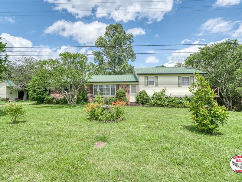 Home & 11.5 +/- Acres : Cookeville : Putnam County : Tennessee