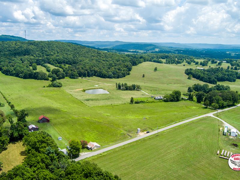 44.66 +/- Acres with Improvements : Pall Mall : Pickett County : Tennessee
