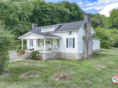 126+/- Acres and Home : Pleasant Shade : Smith County : Tennessee